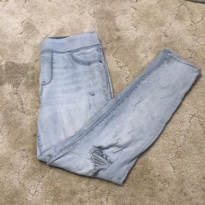 Women’s ripped light washed jeggings
